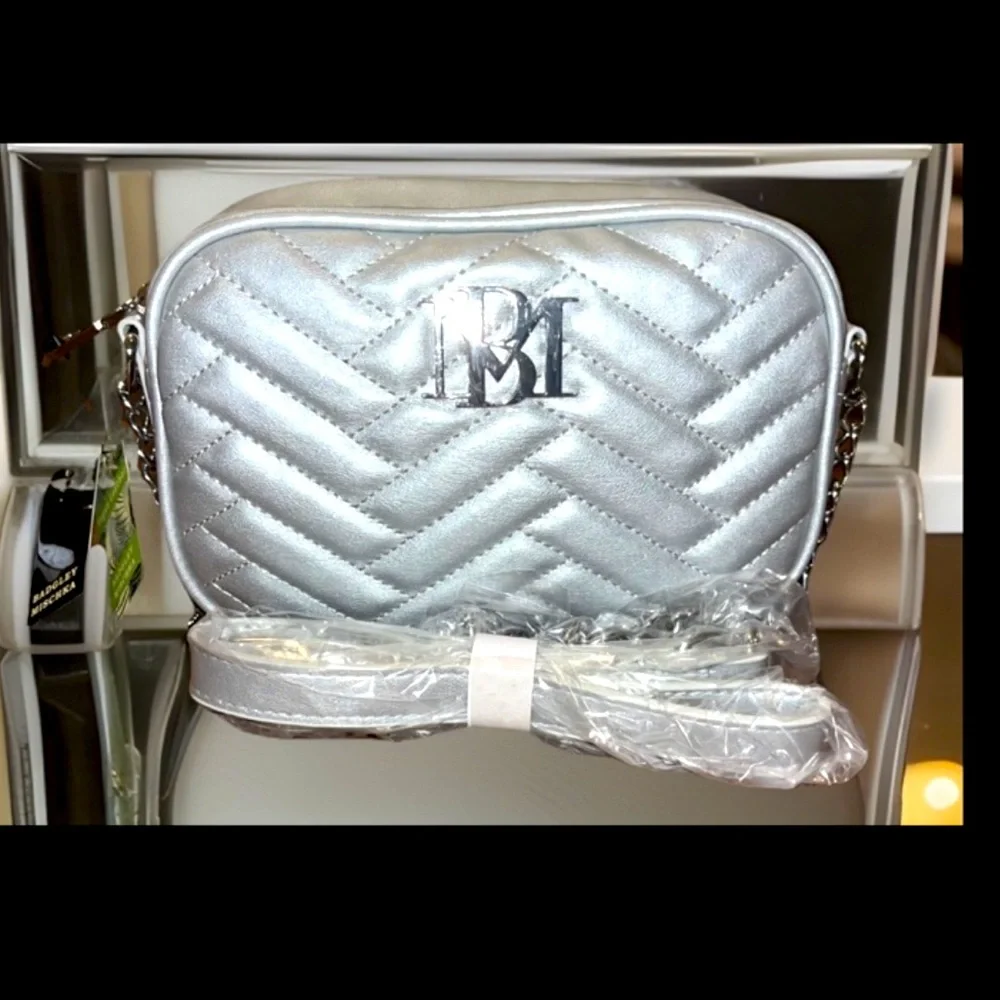 Badgley Mischka Quilted Camera Bag W/Slip Pocket On The Back Metallic Gray NWT